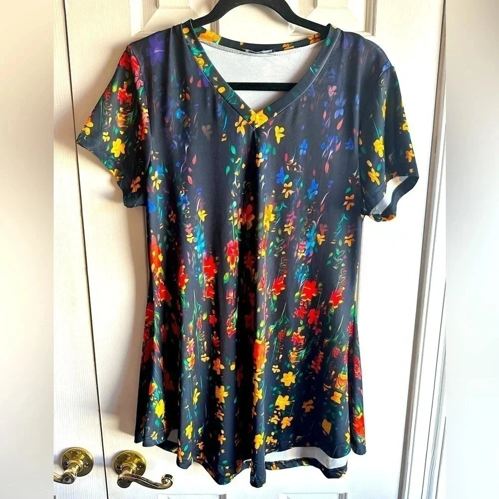 Lily multicolored floral tunic. Size